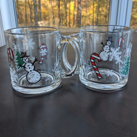 Pair of Vintage Starbucks Christmas mugs - Picture 2 of 4